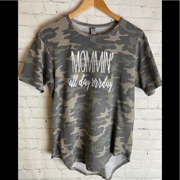 Camo Tee “Mommin’ all day ‘errday” Medium - Picture 1 of 5